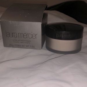 Laura Mercier Loose Setting Translucent Powder